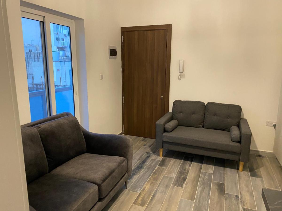 One Beautiful Bedroom Flat In Appartement