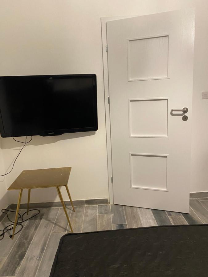 One Beautiful Bedroom Flat In Appartement Pietà